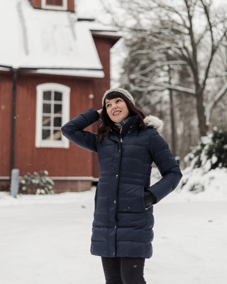 Talvitakki maalaistytölle ja kaupunkilaisrouvalle